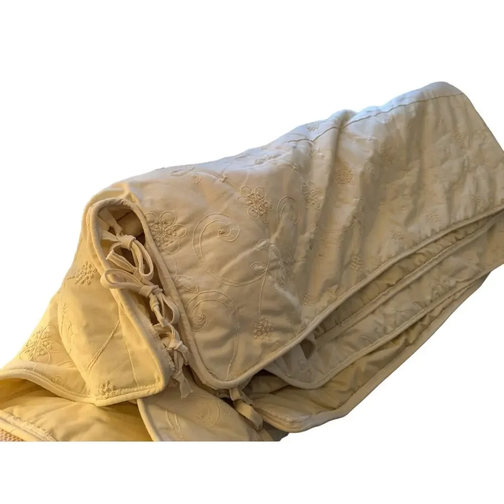 WAVERLY! LUXURY COLLECTION CREAM EMBROIDERED BOXED CORNER BEDSPREAD! SZ FULL - Picture 3 of 14
